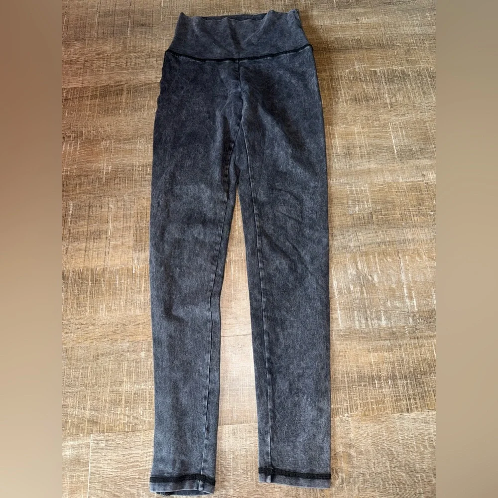 Aerie (XS) Grey Washed Pattern Chill. Play. Move Leggings with Knit Trim Sides - Picture 1 of 5
